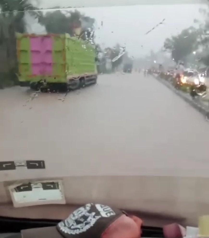 Banjir Bandang Lumpuhkan Bandar Lampung, Jembatan Ambruk dan Kendaraan Terseret Arus