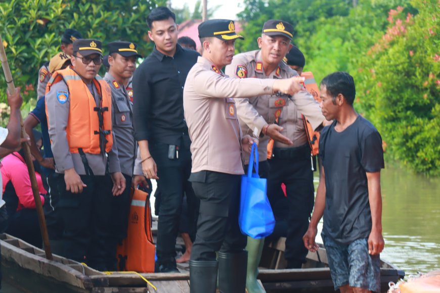 Banjir Lampung Timur, Kapolres Salurkan Bantuan ke Warga Terdampak