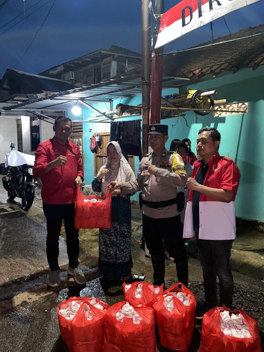 PWRI Lampung Salurkan 500 Nasi Bungkus untuk Korban Banjir