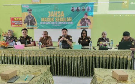 Jaksa Masuk Sekolah! Kejari Lampung Timur Edukasi soal Hukum, Narkoba, dan Bullying di SMAN 1 Way Jepara