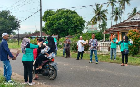 Berkah Ramadan: Komunitas Radio Pramudya Sukadana Bagikan Takjil Gratis
