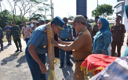 Usai Audiensi dengan Bupati Pesibar, Danlanal Lampung Kunker ke Pos TNI-AL Bengkunat