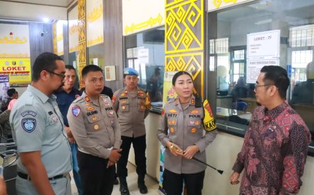 Pengawasan dan Monitoring : Kapolres Lampung Timur Mengecek Pelaksanaan Pemutihan PKB di Samsat