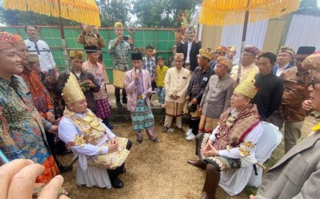 Ketua KPU RI  Sandang Gelar Adat Lampung, Tuan Suttan Pemimpin