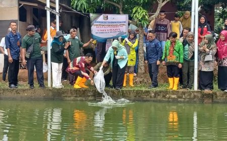 Bupati Ela Tebar Harapan di Banjarrejo: 15.000 Benih Ikan dan 6.000 Bibit Cabai untuk Ketahanan Pangan
