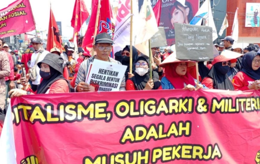 Ratusan Buruh Lampung Suarakan Tuntutan Kesejahteraan di Hari Buruh Nasional
