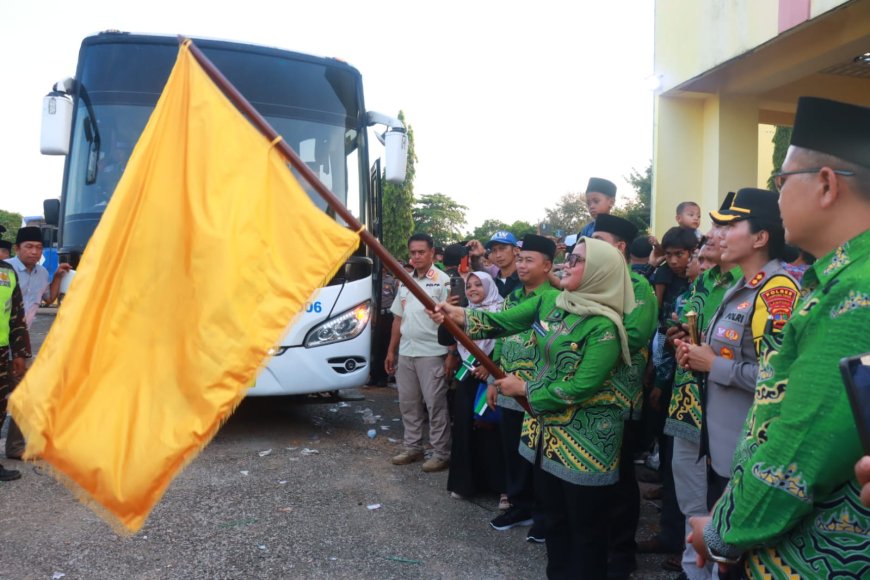 Harapan dan Haru Mengiringi Keberangkatan Jamaah Haji Lampung Timur