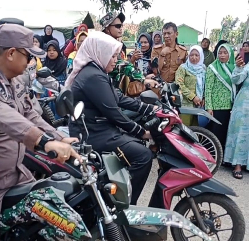 Tinjau TMMD, Tiga Srikandi Lampung Timur Bersemangat Mengendarai Motor