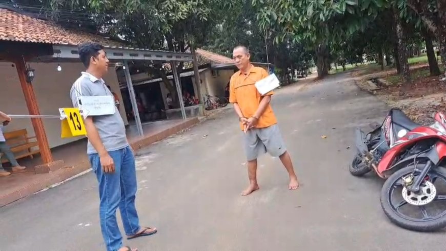 Tragisnya Pembunuhan di Lampung Timur: Istri Korban Tunjukkan Emosi Saat Rekonstruksi