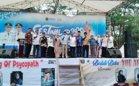 Dinas Perpustakaan dan Kearsipan Daerah Kota Metro Gelar Bedah Buku Nomadeneria