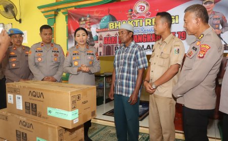 Polri Peduli, AKBP Heti Patmawati Serahkan Bantuan untuk Masjid