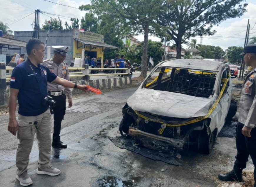 Mobil Wuling Kebakaran Diduga Korsleting, Pengemudi Selamat Tapi Luka Bakar 13 Persen