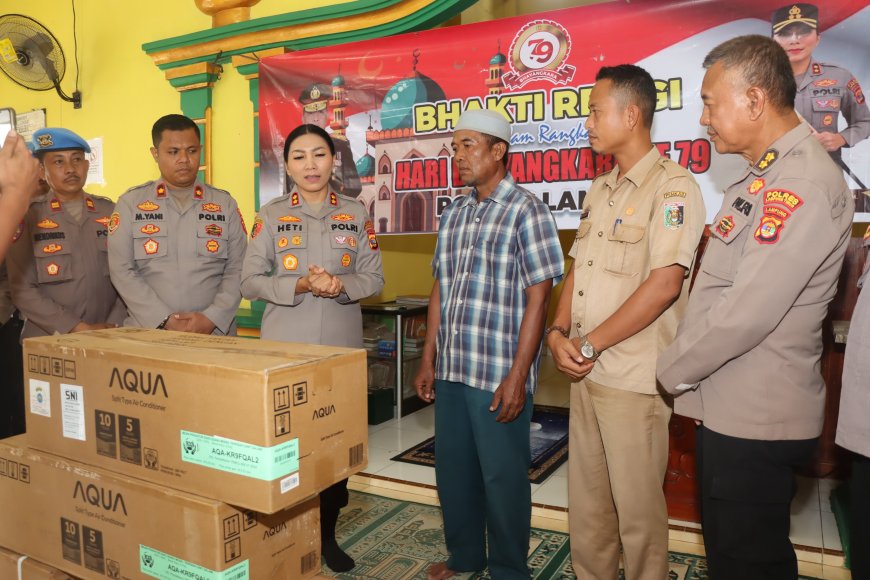 Polri Peduli, AKBP Heti Patmawati Serahkan Bantuan untuk Masjid