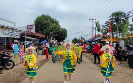Drumband Gita Bina SDN I Raman Endra Ikuti Karnaval HUT RI Ke-80