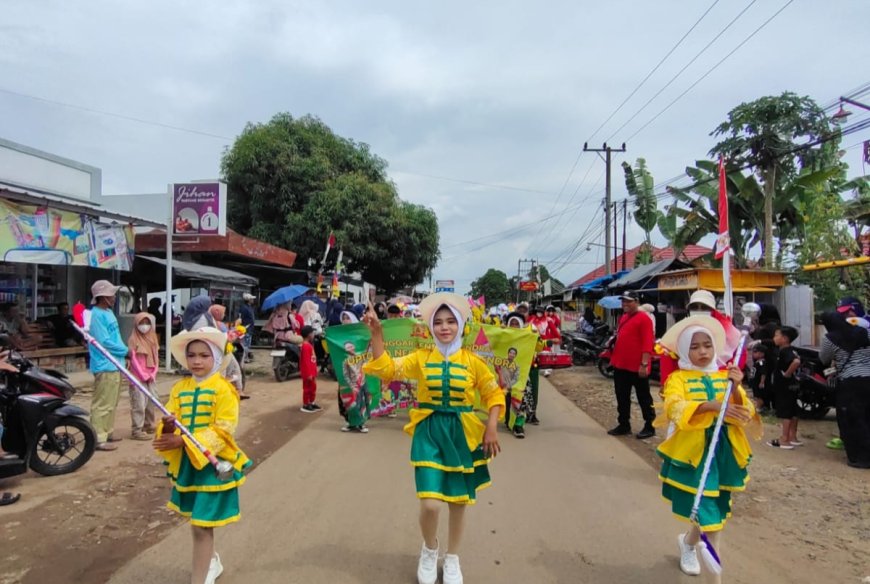 Drumband Gita Bina SDN I Raman Endra Ikuti Karnaval HUT RI Ke-80