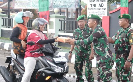 Jumat Berkah Kodim 0429/Lamtim: TNI Berbagi, Masyarakat Tersenyum