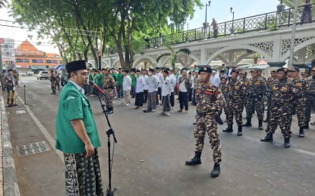 Ribuan Santri Gresik Geruduk Alun-Alun: Banser Siaga Jaga Kiai dan Negeri, DPRD Kecam Pelecehan Pesantren!