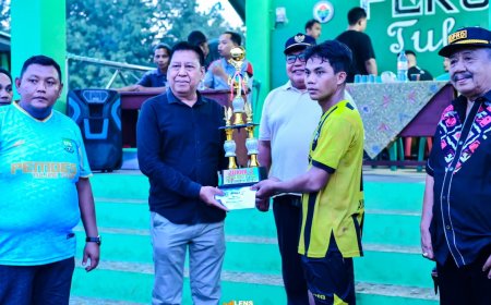 Kades Muslih Resmi Menutup Turnamen Sepak Bola HUT Desa Tulung Pasik Ke-53