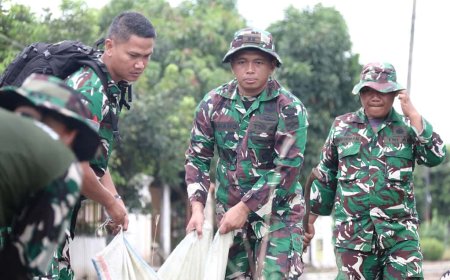 Karya Bakti Teritorial: Kodim 0429/Lamtim bersama Pihak Terkait dan Masyarakat Bersih Bersih Jalan
