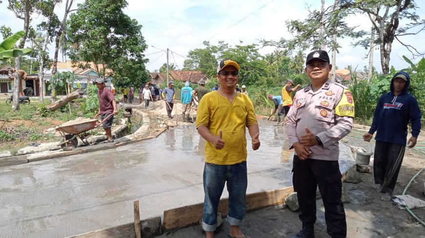 Gotong Royong Warga Taman Negeri,Jalan Berlubang Jadi Mulus Berkat Kekompakan