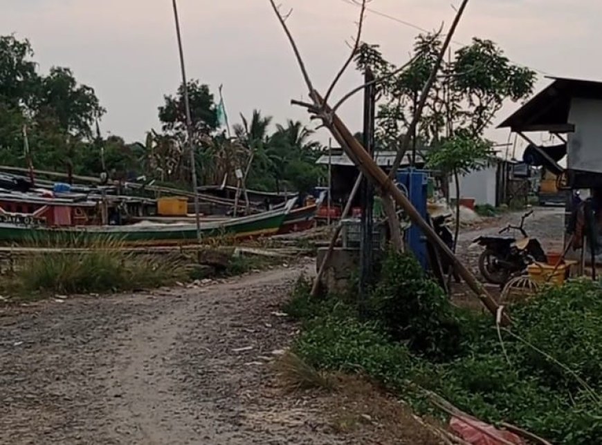 Miris, Nelayan Pasir Sakti Bergantung pada Sungai Sebagai Sumber Air Minum