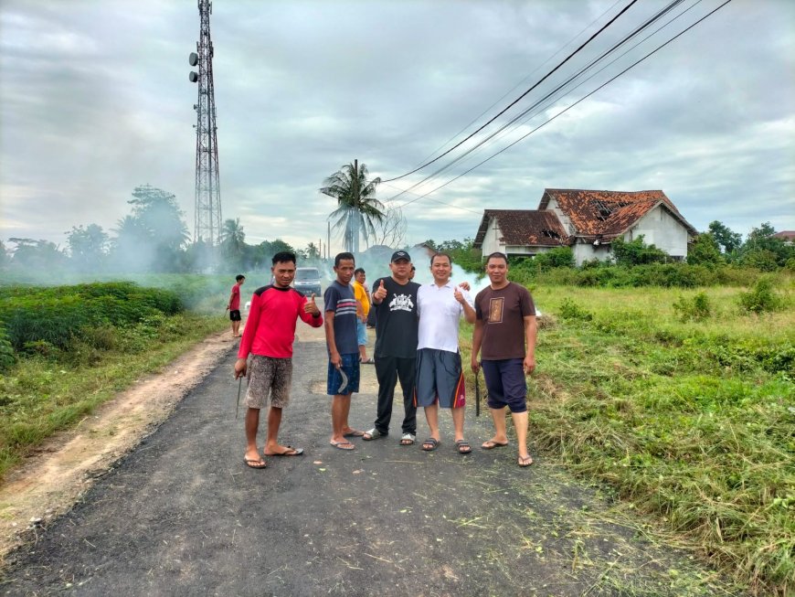 Jumat Bersih: Warga Pasar Sukadana Gotong Royong Rute "Fun Run" 5K Kodim Lampung Timur