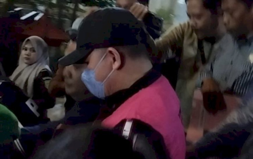 Mantan Bupati Pesawaran Dicokok Kejati Lampung Tengah Malam