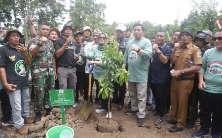 Bupati Ela Pimpin Penanaman Pohon Serentak, Tanam Harapan untuk Masa Depan