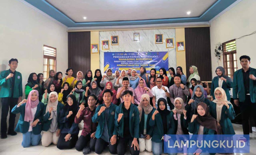 Mahasiswa UM Metro Gagas Pemberdayaan Ekonomi Kreatif di Desa Rejoagung: Inovasi untuk KWT dan PKK