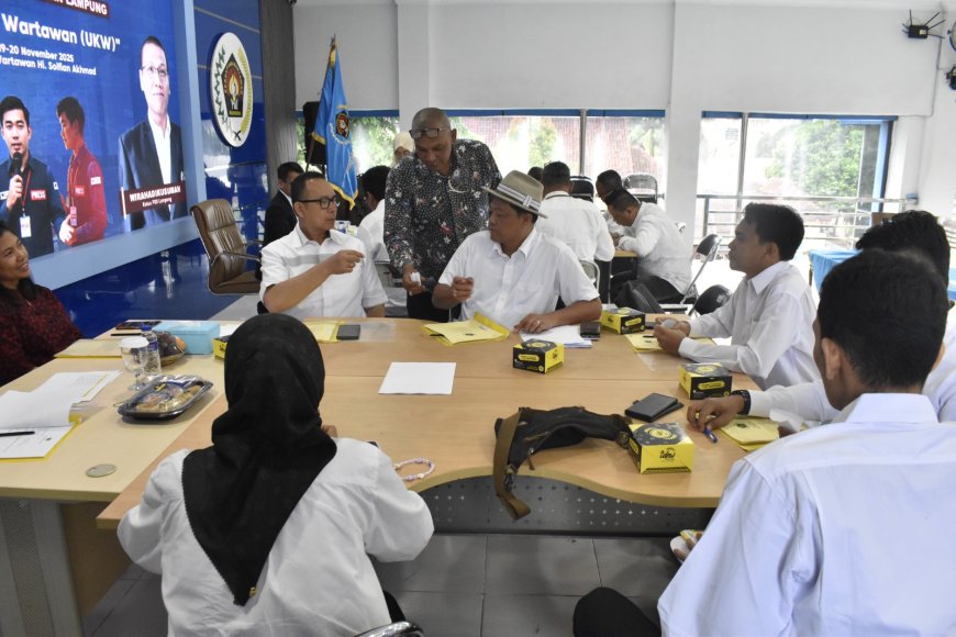 Politikus Senior Lampung Timur Noverisman Subing Raih Gelar Wartawan Madya