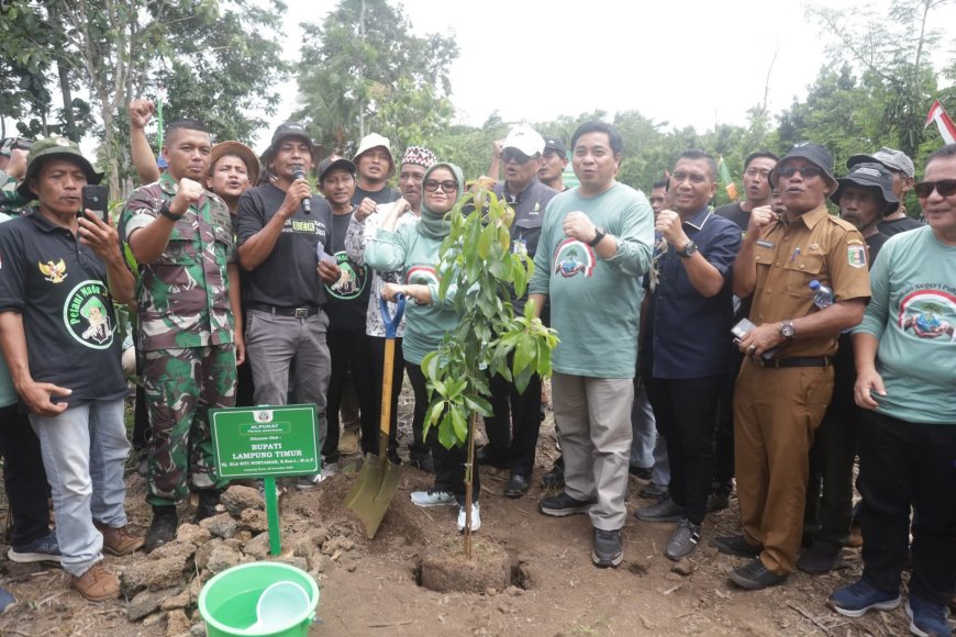 Bupati Ela Pimpin Penanaman Pohon Serentak, Tanam Harapan untuk Masa Depan