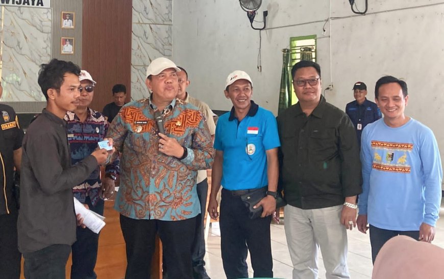 Azwar Hadi "Turun Gunung", Pelayanan Dukcapil Jemput Bola Bikin Warga Sadar Sriwijaya Bahagia di HUT ke-72.