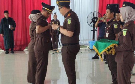 Melantik Dua Kasi, Kajari Lampung Timur Sebut Tugas Bidang Intelijen Paling Berat