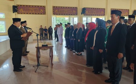 Lantik 48 Pejabat di Bulan Ramadan, Wabup Azwar Hadi: Jadikan Jabatan Sebagai Ladang Ibadah
