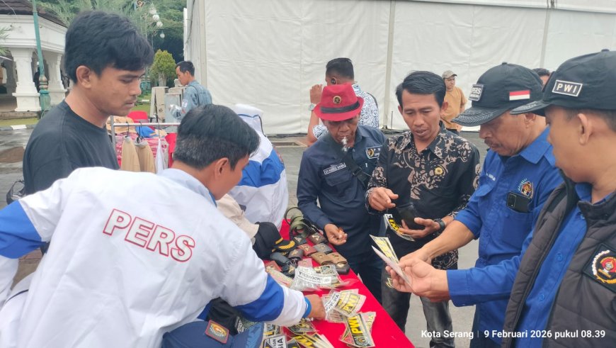 Momen HPN 2026 Berkah bagi Pedagang Atribut Pers, Rompi Paling Diminati