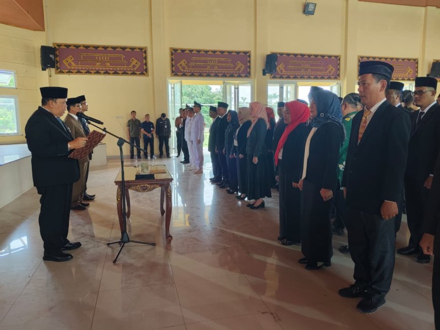 Lantik 48 Pejabat di Bulan Ramadan, Wabup Azwar Hadi: Jadikan Jabatan Sebagai Ladang Ibadah