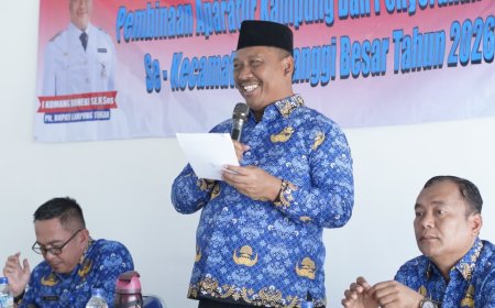 Plt. Bupati Lampung Tengah Serahkan Siltap dan Tegaskan Integritas Aparatur Kampung