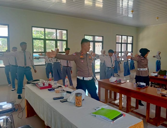 Satlantas Polres Lampung Tengah Latih Pelajar SMKN 1 Terbanggi Besar Jadi Pelopor Keselamatan Berlalu Lintas