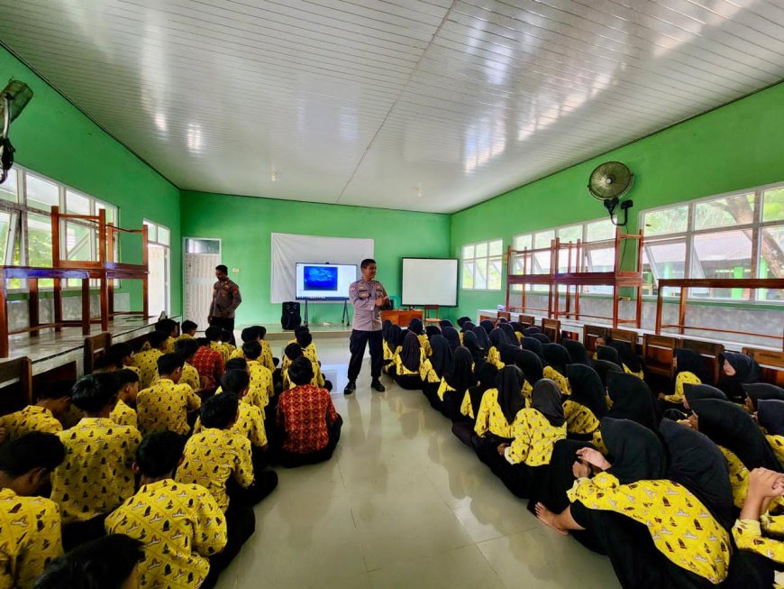 Polres Lampung Tengah Bina Pelajar SMPN 6 Terbanggi Besar: Bijak Bermedsos, Jauhi Narkoba, Tertib Berlalulintas