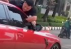 Pria Bergelantungan di Kap Mobil Merah di Grogol, Diduga Dipicu Masalah Keluarga