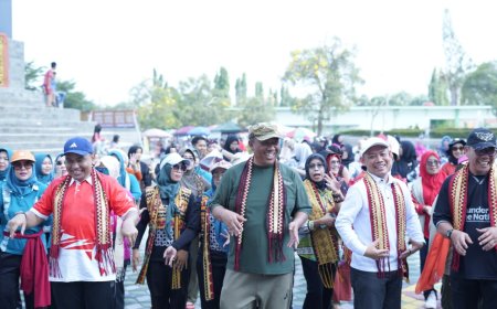 6 Jam Menari di Tugu Canang, Lampung Tengah Meriahkan Hari Tari & Hardiknas