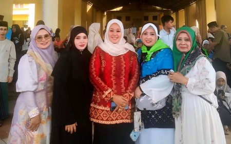 Rida Rotul Aliyah Melepas  39 Calon Haji Lampung Timur Kloter 15 JKG  Haru Iringi Keberangkatan
