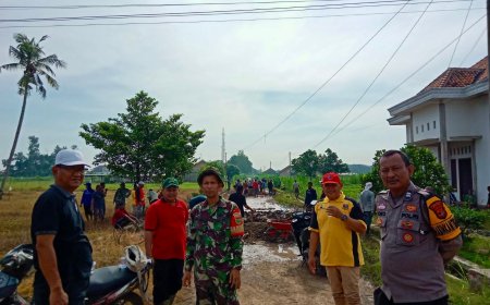 Polsek Seputih Banyak Gerak Cepat, Gotong Royong Perbaiki Jalan Rusak di Suko Binangun