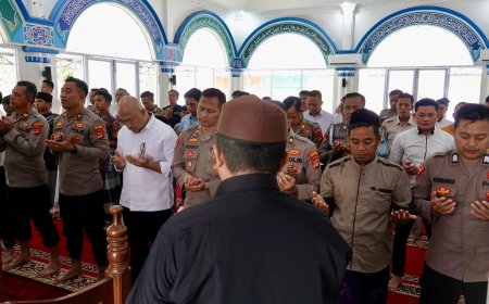 Salat Gaib di Polres Lampung Tengah, Doa Mengalir untuk Bripka Anumerta Arya Supena yang Gugur Saat Gagalkan Curanmor
