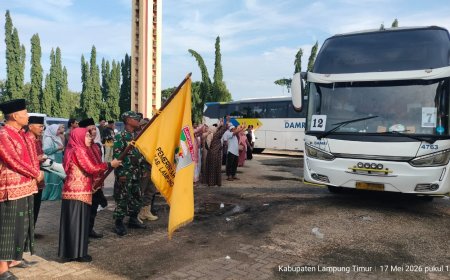 Kloter 31 JKG Dilepas, 52 Jemaah Haji Lampung Timur Berangkat ke Tanah Suci