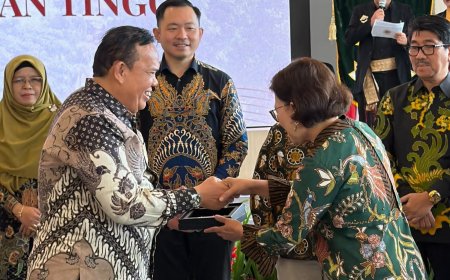Azwar Hadi Hadiri Pelantikan KAGAMA Lampung, Tandatangani Kerja Sama Strategis dengan UGM