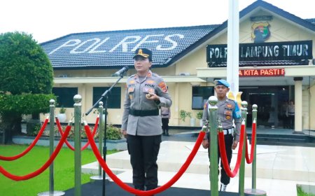 Diguyur Gerimis, Kapolres Lampung Timur Pimpin Upacara Harkitnas ke-118 dengan Penuh Khidmat