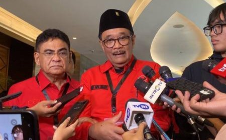 Djarot Persilakan Jokowi Keliling Indonesia, Tapi Minta Tunjukkan Ijazah