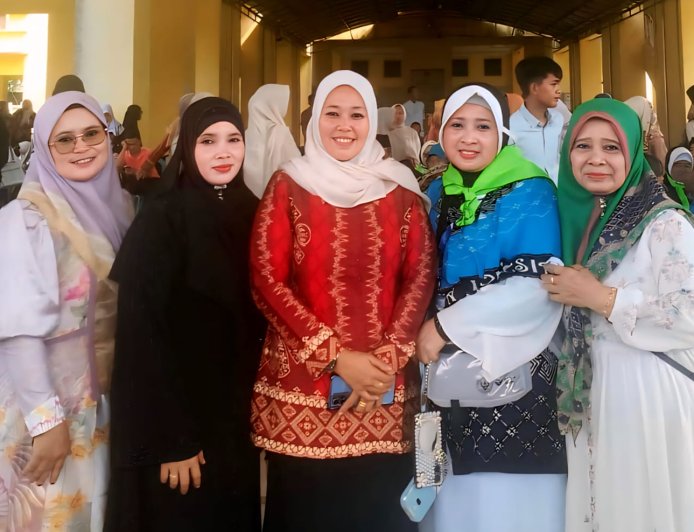 Rida Rotul Aliyah Melepas  39 Calon Haji Lampung Timur Kloter 15 JKG  Haru Iringi Keberangkatan
