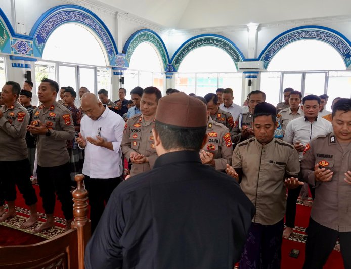Salat Gaib di Polres Lampung Tengah, Doa Mengalir untuk Bripka Anumerta Arya Supena yang Gugur Saat Gagalkan Curanmor